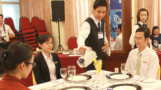 May đồng phục nhà hàng khách sạn Đà Nẵng